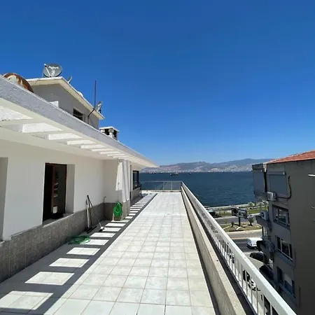 Izmir Ile Basbasa Kalin-Konak'Ta Terasli Daire *